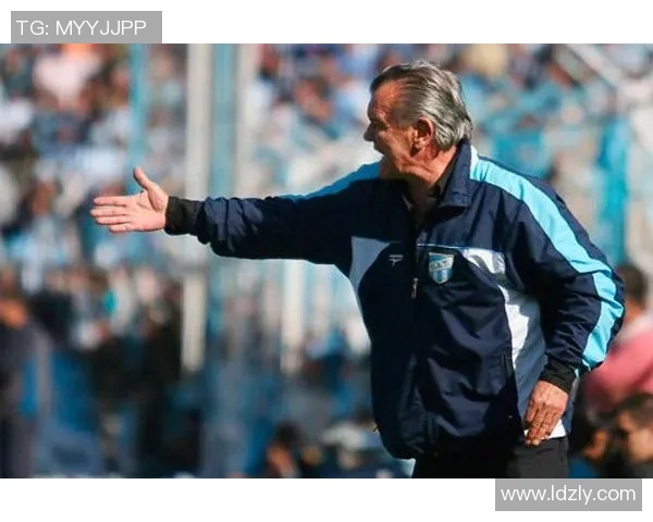 阿根廷足球传奇索拉里回顾职业生涯与对足球的热爱之旅